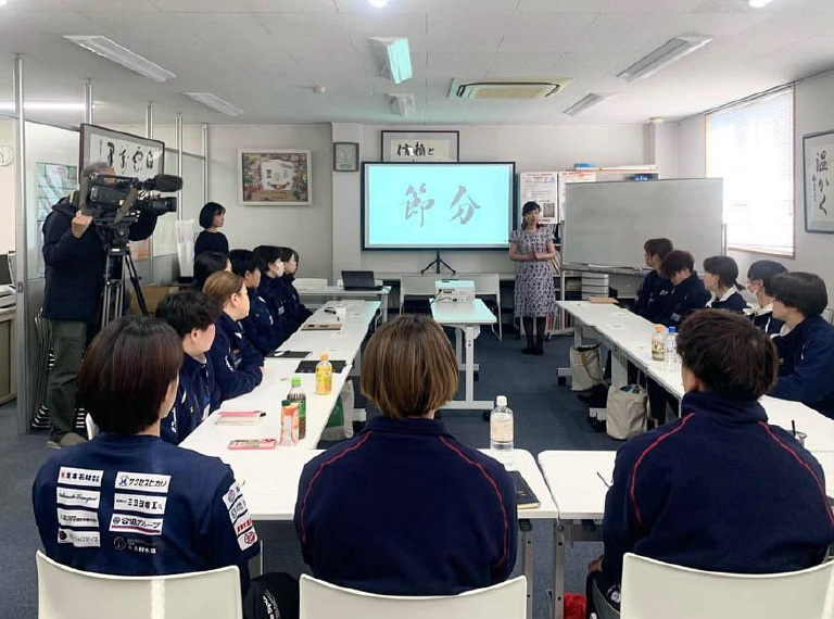写真:女子硬式野球社会人チーム食育講座